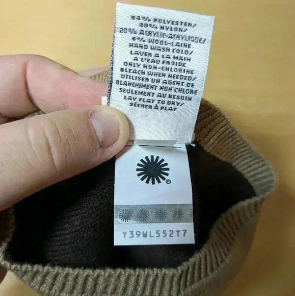 UGG BEANIE LIKE NEW ! TAN color perfect  for FALL SEASON For Baby - Picture 3 of 6